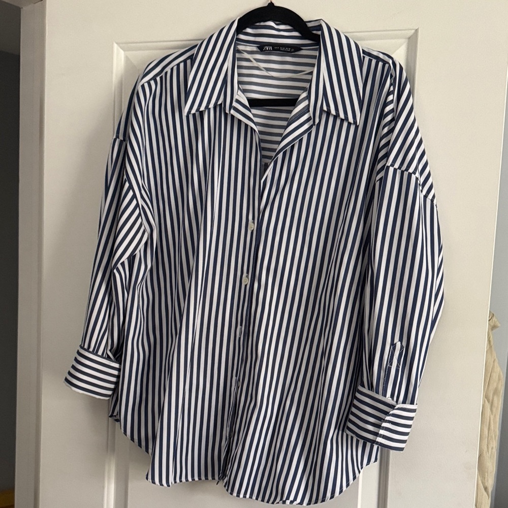 🚨SOLD🚨 Zara Blue and White Striped Button Down Shirt